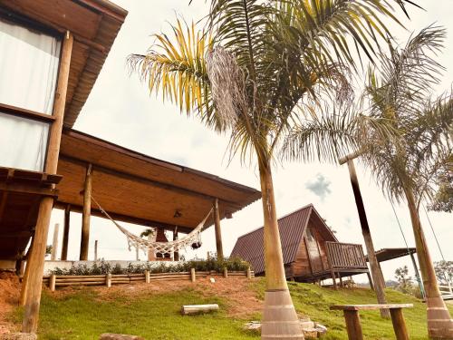 Een tuin van Chacara com Chale em Taubate