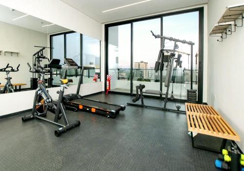 Fitness centrum a/nebo fitness zařízení v ubytování DEPARTAMENTO IMPECABLE A PASOS DeL SHOPPING DEL SOL