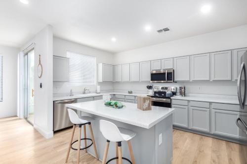 a kitchen with white cabinets and a white counter top at San Michelle Luxury Escape Mesa Pr1348 in Mesa