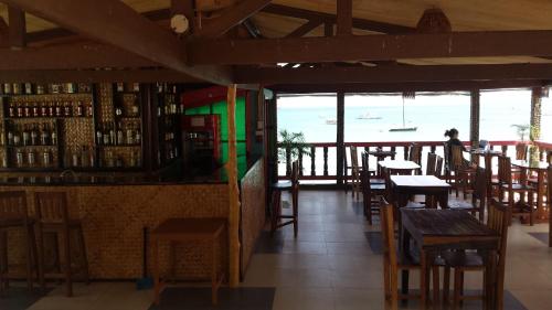 Area lounge atau bar di Aqua Travel Lodge