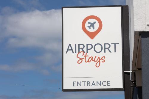 ウェリントンにあるAirport Staysの空港宿泊の看板