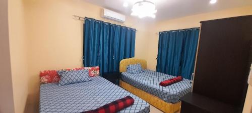 Postel nebo postele na pokoji v ubytování Hasmatullah Holiday Apartments