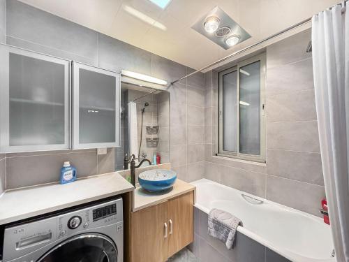 上海市にあるTyms 2BR Apt TianshanRD Near CESIS Line2のギャラリーの写真