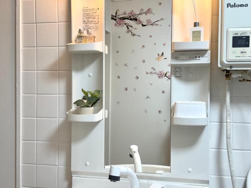 a bathroom with a mirror and a sink at Shinjuku Waseda home4 in Tokyo
