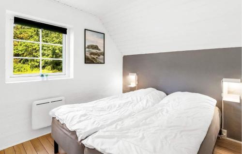 Katil atau katil-katil dalam bilik di Stunning Home In Ulfborg With Sauna