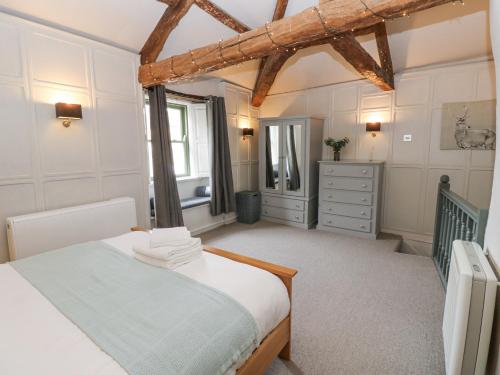 a bedroom with a bed and a dresser at Castle Hill Cottage in Middleham