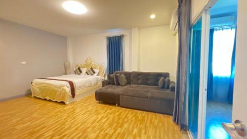 Ένα ή περισσότερα κρεβάτια σε δωμάτιο στο Lebest Pool Villa Chiang Mai