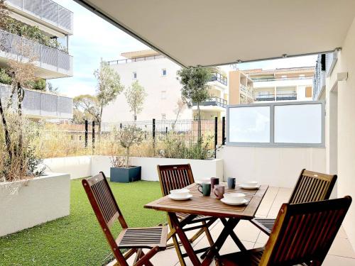 Appartement Moderne avec Jardin et Grande Terrasse, proche Plage et Commerces - Le Lavandou - FR-1-251-835