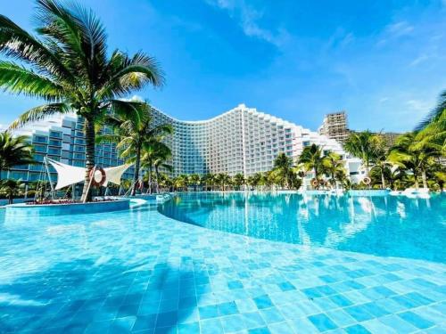 a swimming pool in front of a resort at THE ARENA Cam Ranh, căn hộ in Miếu Ông