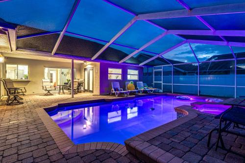 La alberca dentro o cerca de Montserrat House with Pool & Toys - Fenced in Backyard