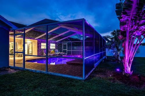 La alberca dentro o cerca de Montserrat House with Pool & Toys - Fenced in Backyard