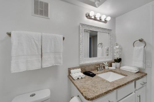 Koupelna v ubytování Seafarer Retreat St Pete Beach 1378