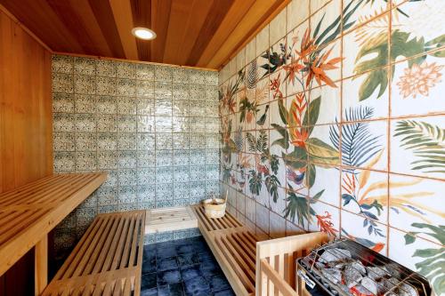 a room with a sauna with ailed wall at Palazzo Hudson - Luxury Pool, Hot Tub, and Sauna in Hudson