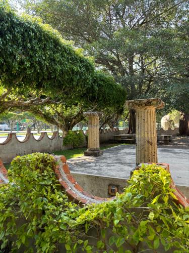 a garden with two pillars in a park at Casa Rodante Roca Azul in Jocotepec