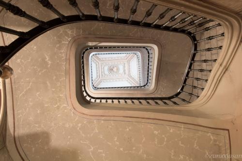 a view from the top of a room with a ceiling at Hostal Plaja i Pati de Can Plaja in Palafrugell
