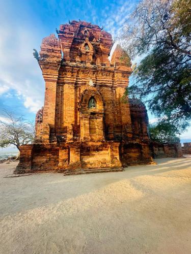 an old brick building sitting on the side of a road at Trang Dream House Phan Rang in Kinh Dinh