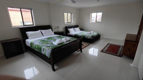Cama o camas de una habitación en Tuggeranong Short Stay Tradie #11