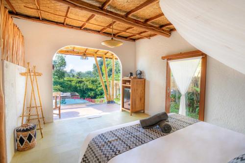 Кровать или кровати в номере Shigar Livin Bali