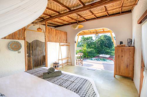 Кровать или кровати в номере Shigar Livin Bali