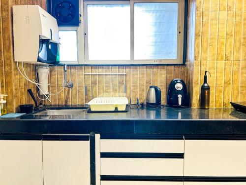 Una cocina o cocineta en Skyline Large modern 3BHK APT with balcony