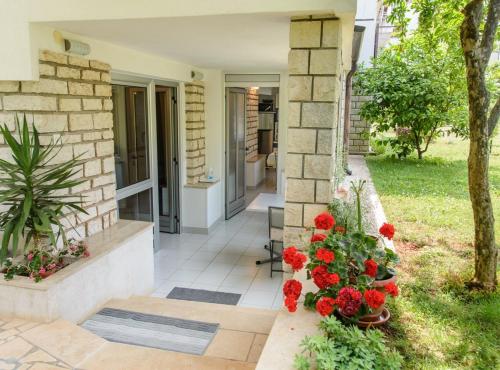 Sunny Street Apartments 2