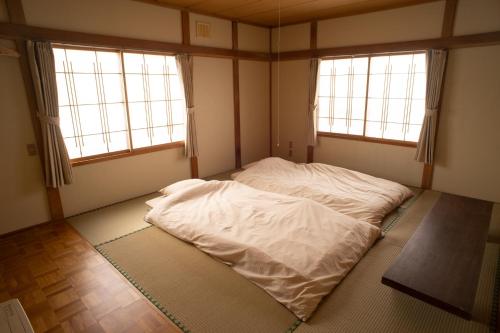 Ένα ή περισσότερα κρεβάτια σε δωμάτιο στο Kamifu INN