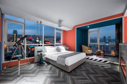 ReVia Skyline River View Hotel Chonggingにあるベッド