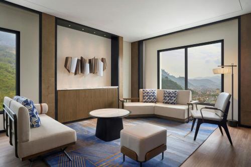 Posezení v ubytování Four Points by Sheraton Ha Giang