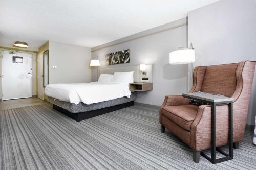 Postel nebo postele na pokoji v ubytování Hilton Garden Inn Saratoga Springs