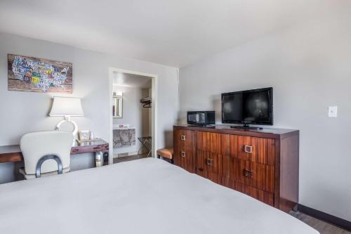 Μια τηλεόραση ή/και κέντρο ψυχαγωγίας στο Econo Lodge Neenah