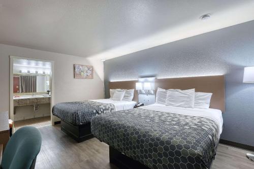Ένα ή περισσότερα κρεβάτια σε δωμάτιο στο Econo Lodge Neenah