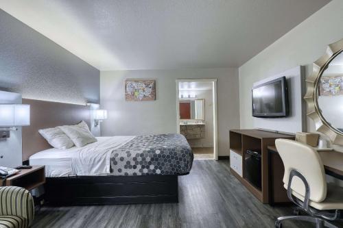 Μια τηλεόραση ή/και κέντρο ψυχαγωγίας στο Econo Lodge Neenah