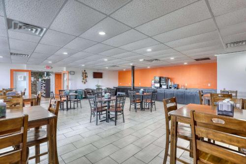 Εστιατόριο ή άλλο μέρος για φαγητό στο Econo Lodge Neenah