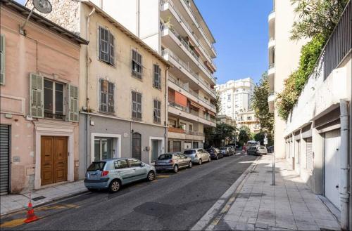 Duplex center of Nice with AC