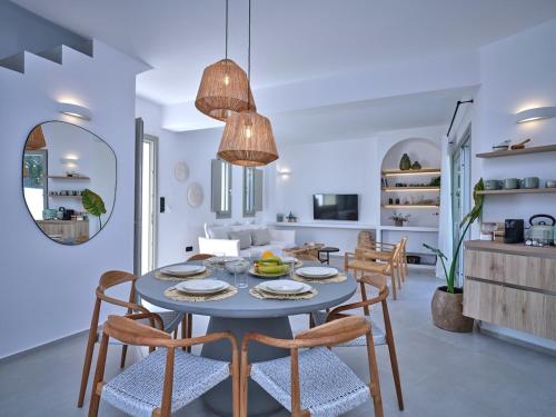 The bright and elegant Villa Akira