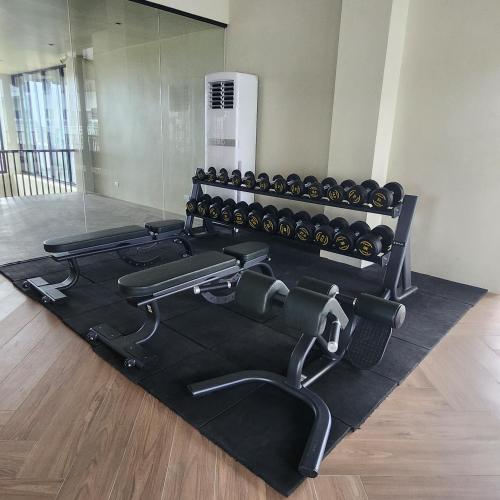 Фитнес-центр и/или тренажеры в Condo Azur Suites A125 Amani Resorts Residences , 5 minutes Airport, Netflix, Stylish, Cozy with Luxurious Swimming Pool