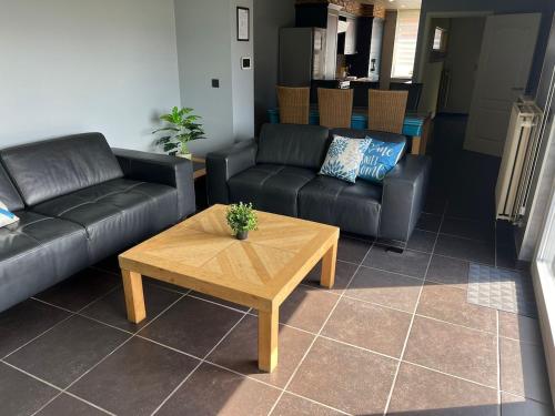 Een zitgedeelte bij THE120 work or holiday home