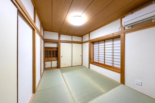 Fotografie z fotogalerie ubytování TSURUNOYA The only private lodging in Tokyo Japanese TATAMI style 8 minutes walk from station FREE Parking 4rooms 12guests NEW OPEN ASAKUSA AKIHABARA SKYTREE nearby v Tokiu