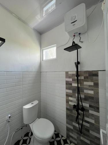 Ένα μπάνιο στο Omah Dhuwur Guest House