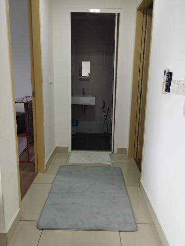a hallway with a bathroom with a rug on the floor at The Luxe Lodge in Southville City in Bangi