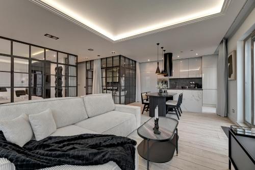 Waterlane River View Premium SPA, Pool & Gym by Downtown Apartments