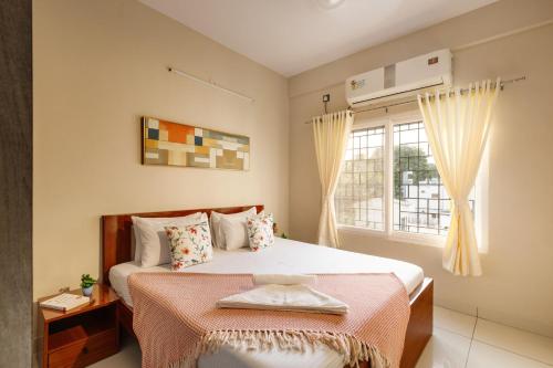 Katil atau katil-katil dalam bilik di Olive Service Apartments - Koramangala