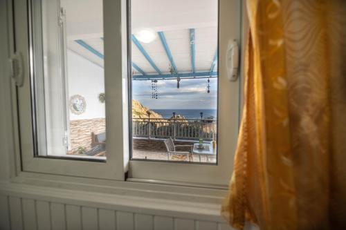 Imagen de la galería de Springs Petronas Apartment, en Archangelos