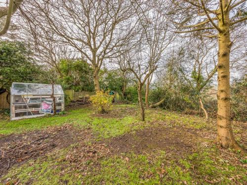 Κήπος έξω από το Charming Hayling House with Garden Pass The Keys