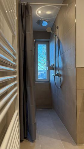 Bilik mandi di Modern, zentrumsnah, komfortabel