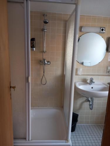 a bathroom with a shower and a sink at Altstadt Oase Bernkastel-kues in Bernkastel-Kues
