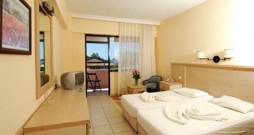Ένα ή περισσότερα κρεβάτια σε δωμάτιο στο Sural Garden Hotel