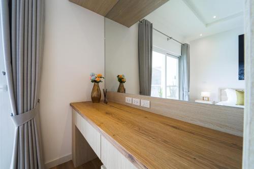 a bedroom with a large mirror and a bed at New Modern 3 Bedroom Pool Villa - MB3 in Hua Hin