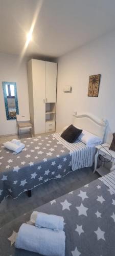 a bedroom with a large bed with stars on it at Casa Rave 17 in Córdoba