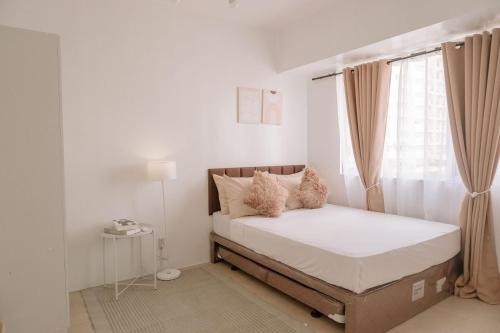 Postel nebo postele na pokoji v ubytování A Perfectly Chic Hideaway